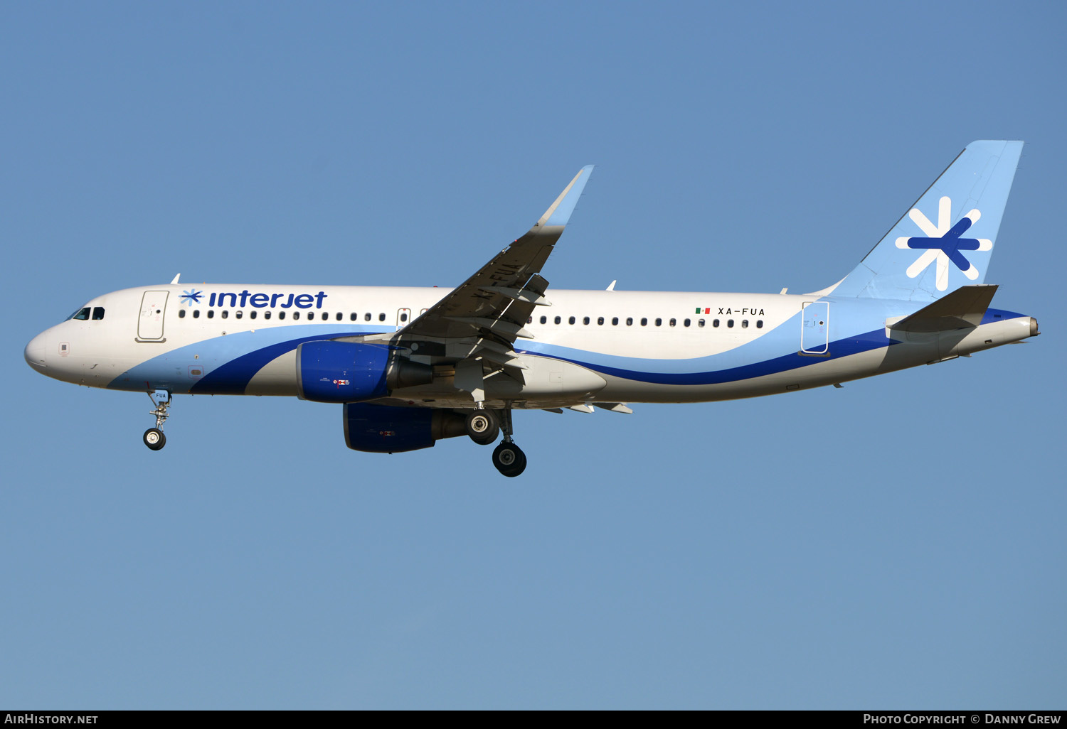 Aircraft Photo of XA-FUA | Airbus A320-214 | Interjet | AirHistory.net #341352