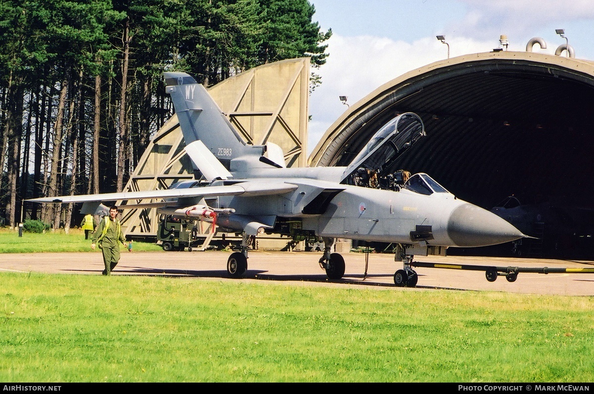 Aircraft Photo of ZE983 | Panavia Tornado F3 | UK - Air Force | AirHistory.net #341425