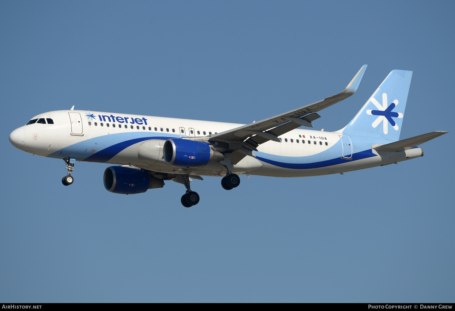 Aircraft Photo of XA-IUA | Airbus A320-214 | Interjet | AirHistory.net #341449