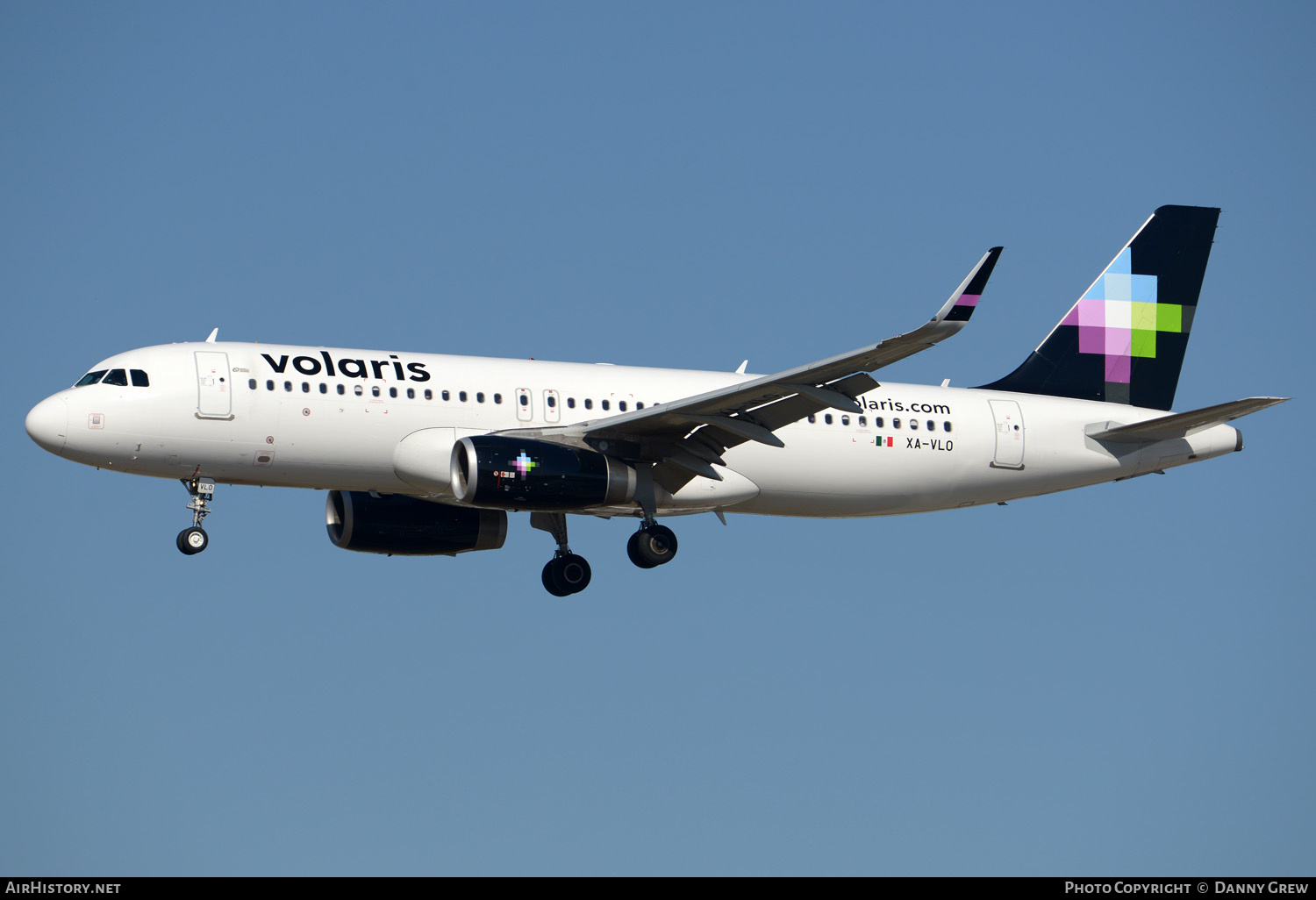Aircraft Photo of XA-VLO | Airbus A320-233 | Volaris | AirHistory.net #341452
