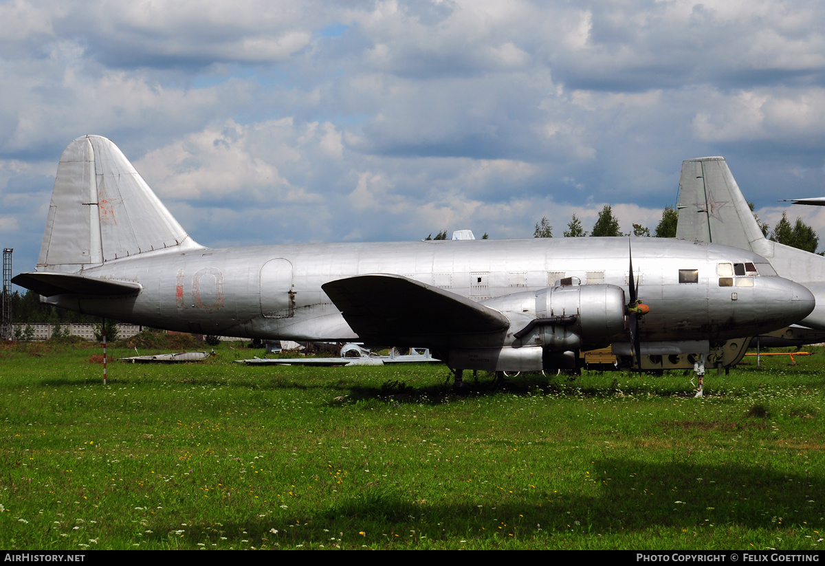 Aircraft Photo of 10 red | Ilyushin Il-12T | Russia - Air Force | AirHistory.net #341474