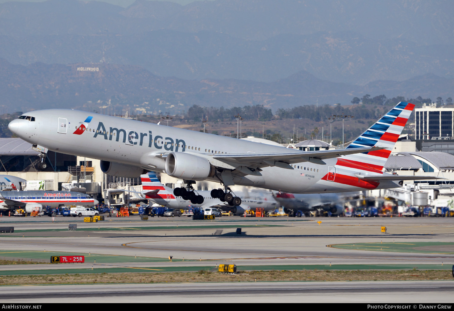 Aircraft Photo of N766AN | Boeing 777-223/ER | American Airlines | AirHistory.net #341511