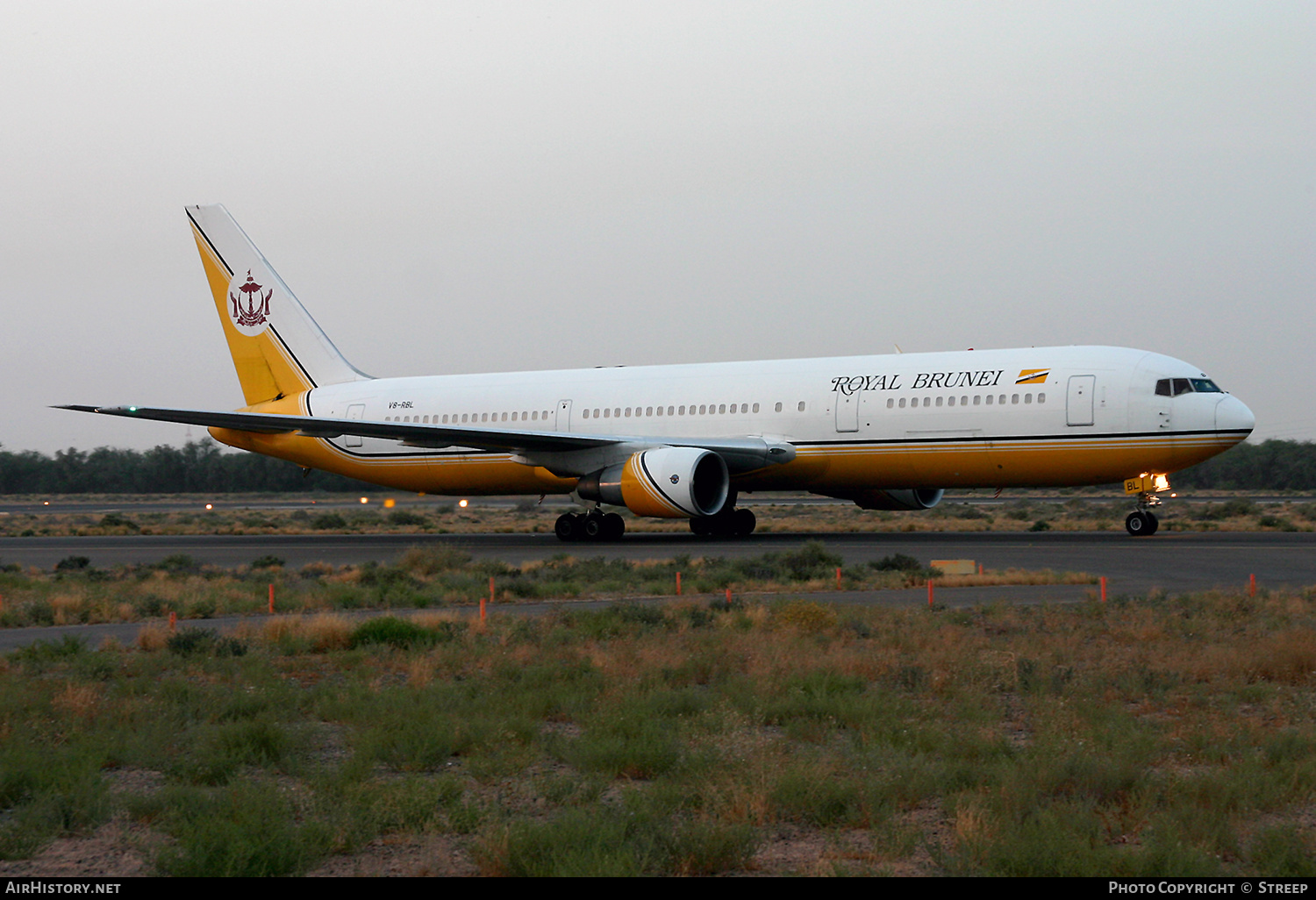 Aircraft Photo of V8-RBL | Boeing 767-33A/ER | Royal Brunei Airlines | AirHistory.net #341722