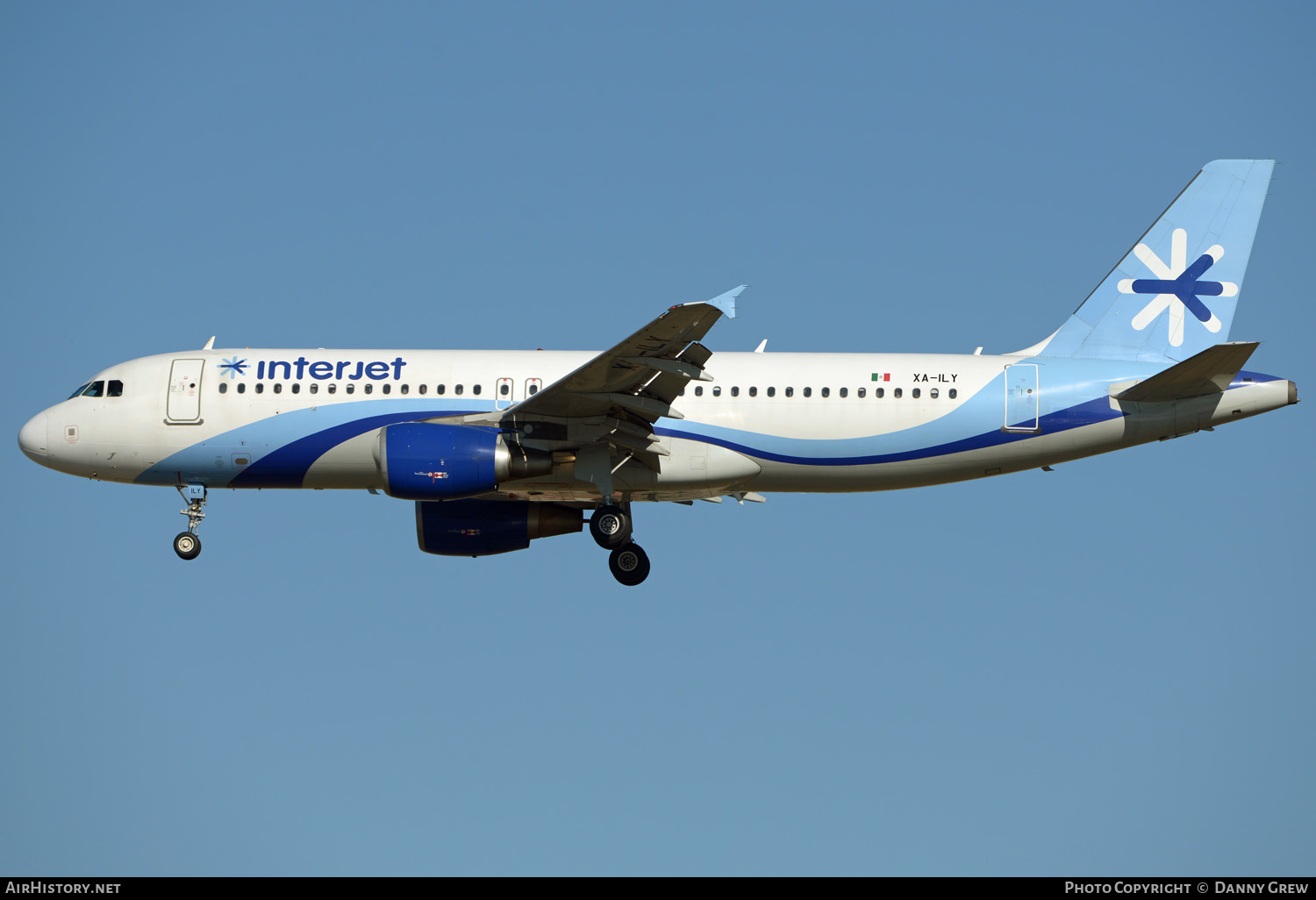 Aircraft Photo of XA-ILY | Airbus A320-214 | Interjet | AirHistory.net #341832