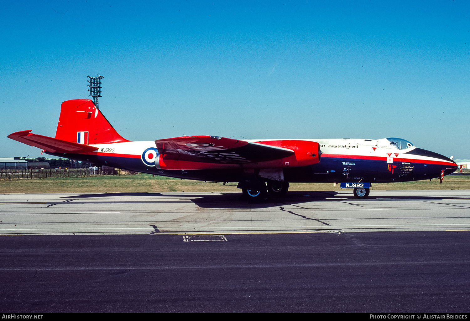 Aircraft Photo of WJ992 | English Electric Canberra T4 | UK - Air Force | AirHistory.net #341964