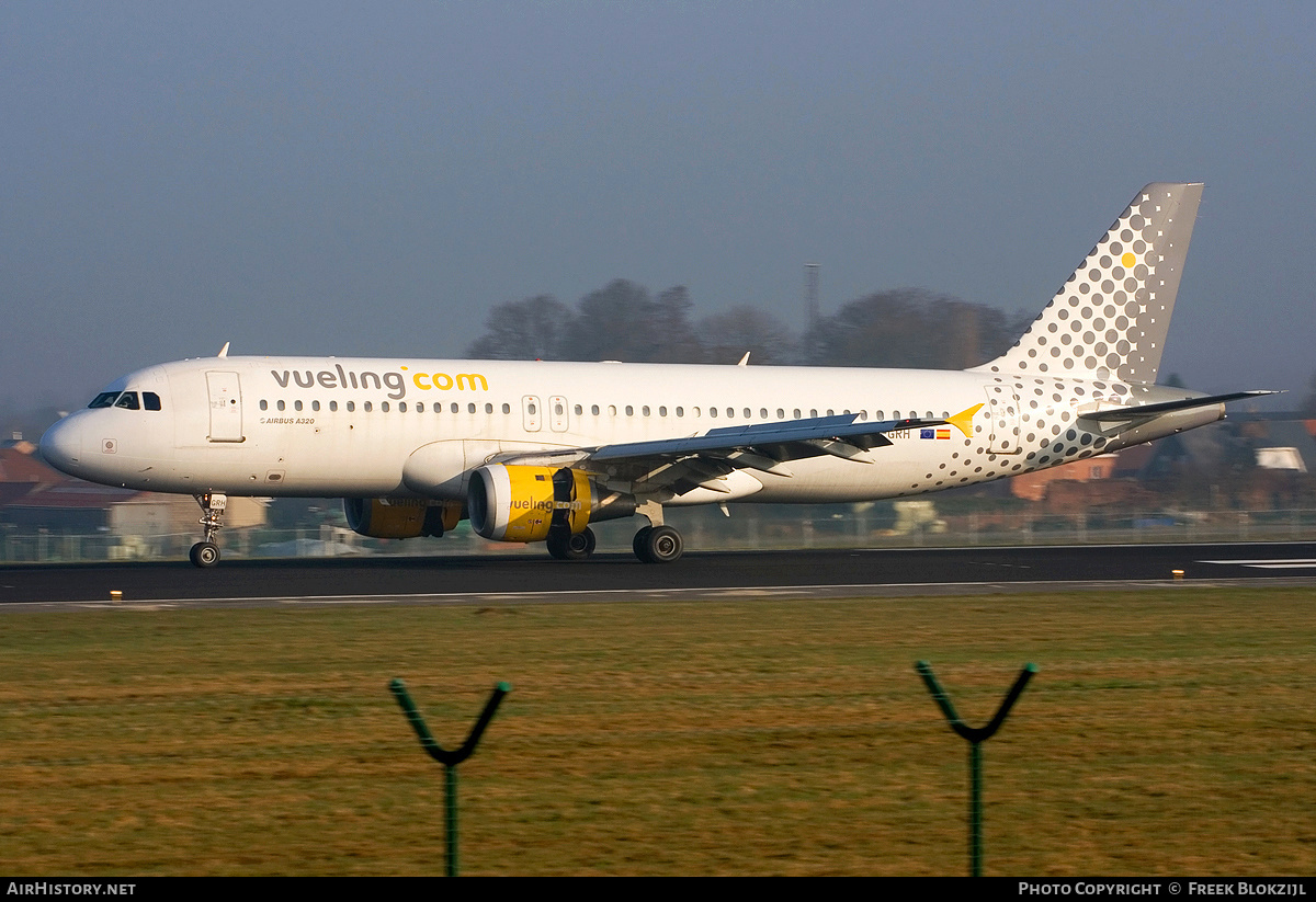 Aircraft Photo of EC-GRH | Airbus A320-211 | Vueling Airlines | AirHistory.net #342393