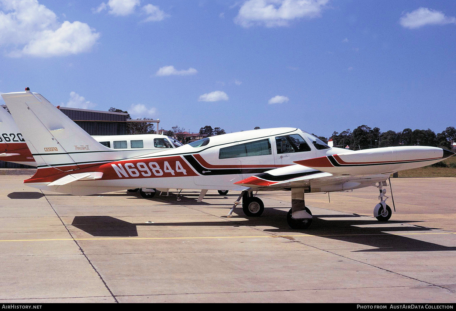 Aircraft Photo of N69844 | Cessna 310Q | AirHistory.net #342617