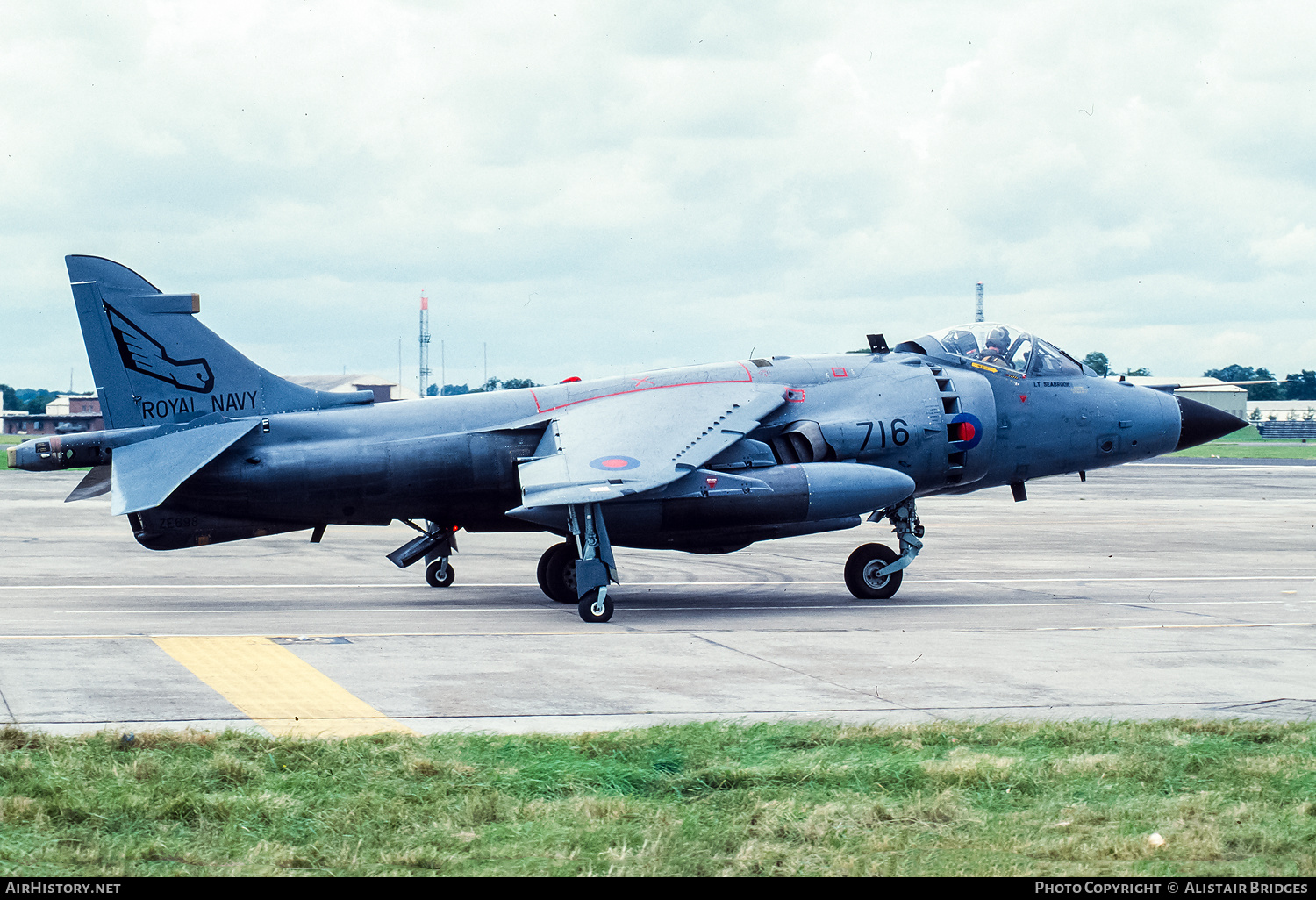 Aircraft Photo of ZE698 | British Aerospace Sea Harrier FRS1 | UK - Navy | AirHistory.net #342957