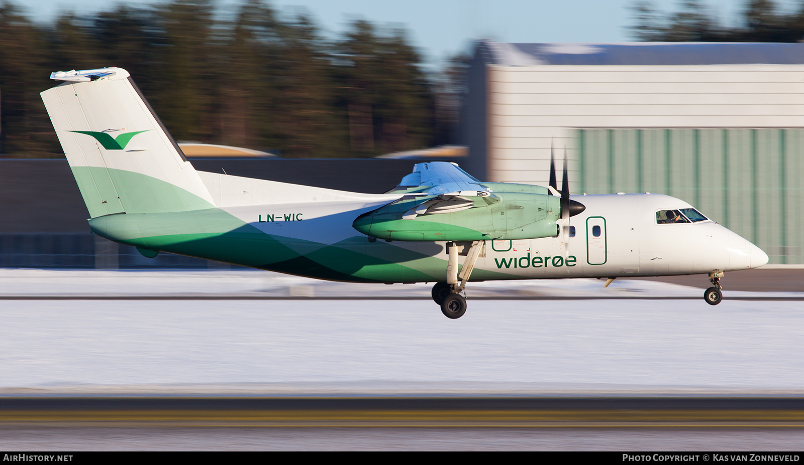 Aircraft Photo of LN-WIC | De Havilland Canada DHC-8-103 Dash 8 | Widerøe | AirHistory.net #343005