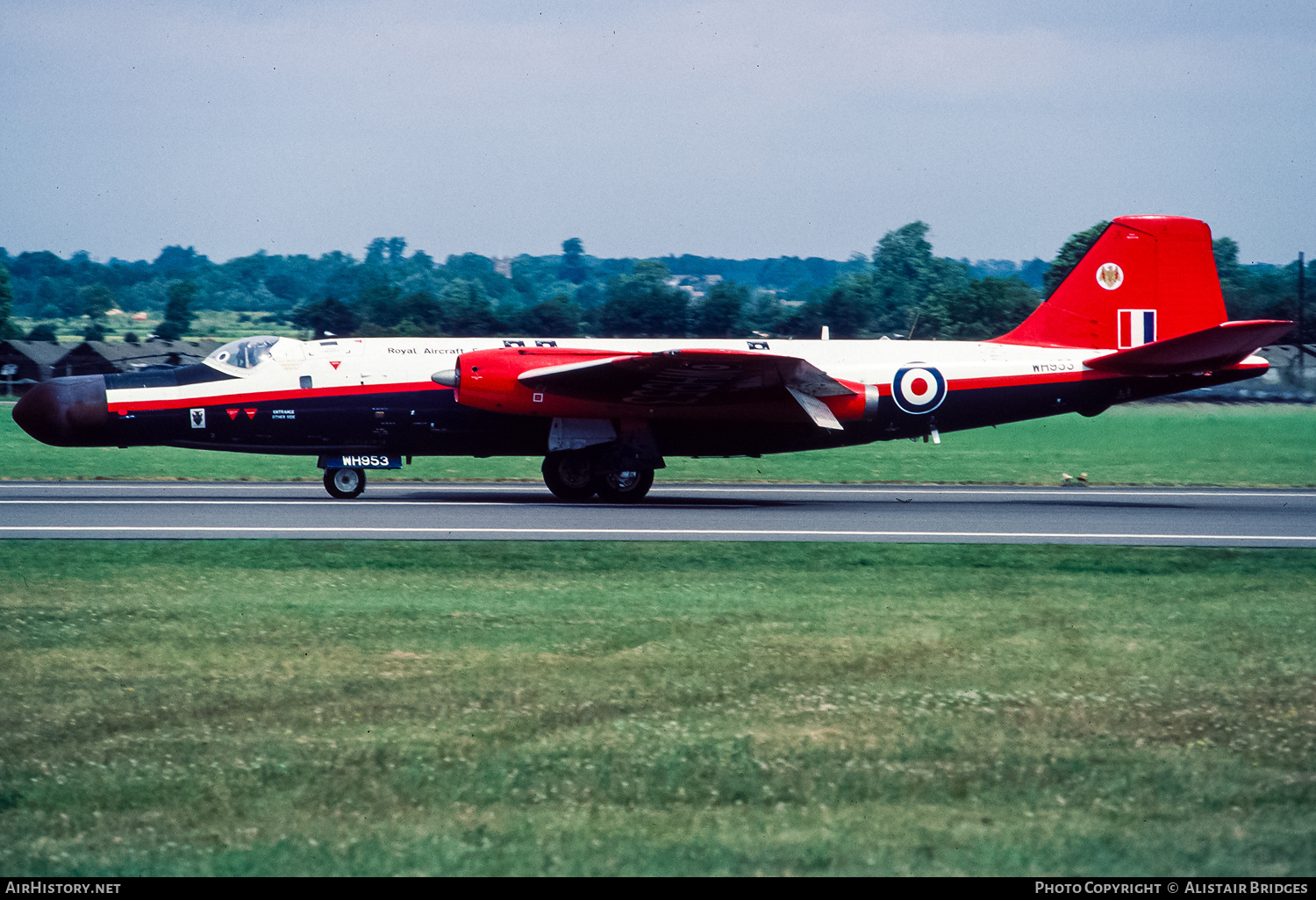 Aircraft Photo of WH953 | English Electric Canberra B6(mod) | UK - Air Force | AirHistory.net #343142