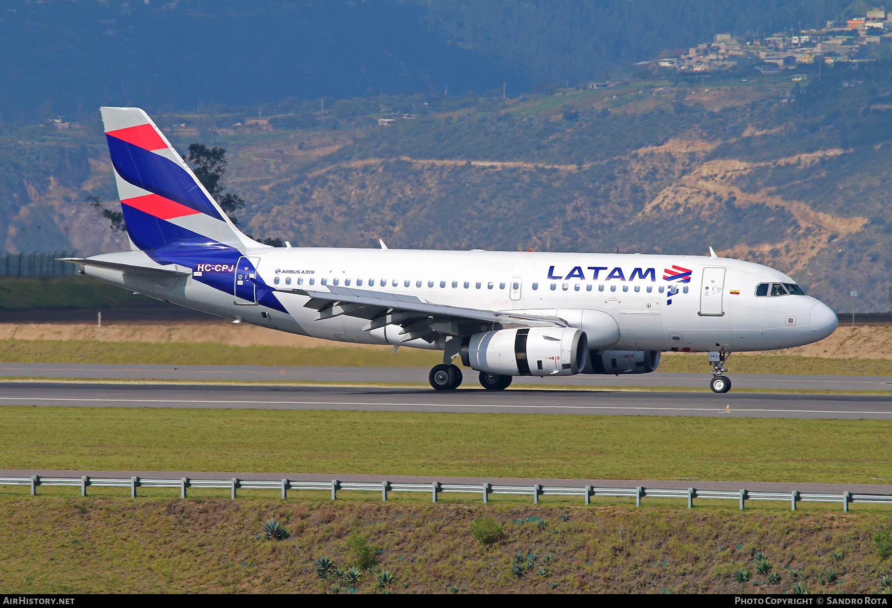 Aircraft Photo of HC-CPJ | Airbus A319-132 | LATAM Airlines | AirHistory.net #343155