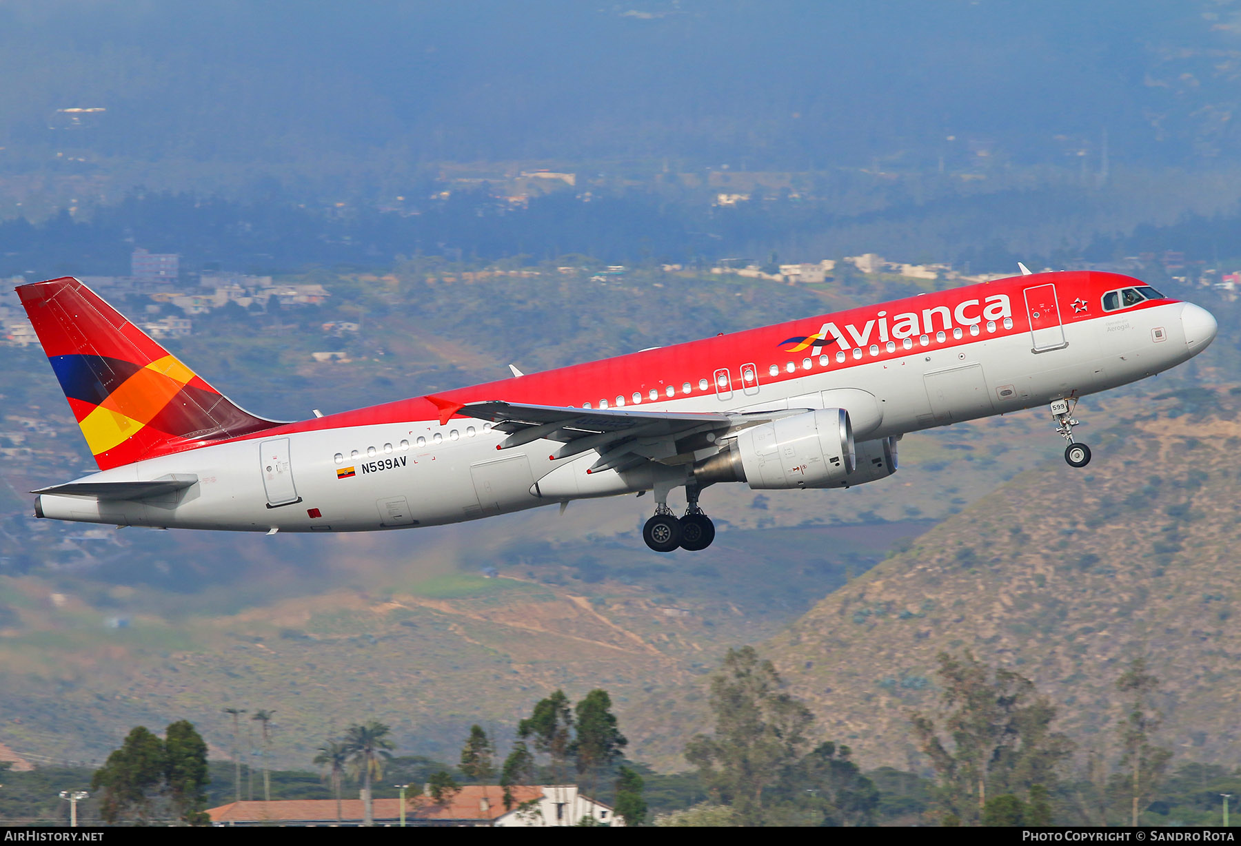 Aircraft Photo of N599AV | Airbus A320-214 | Avianca | AirHistory.net #343156
