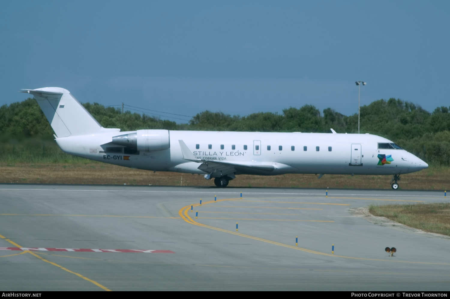 Aircraft Photo of EC-GYI | Bombardier CRJ-200ER (CL-600-2B19) | AirHistory.net #343222