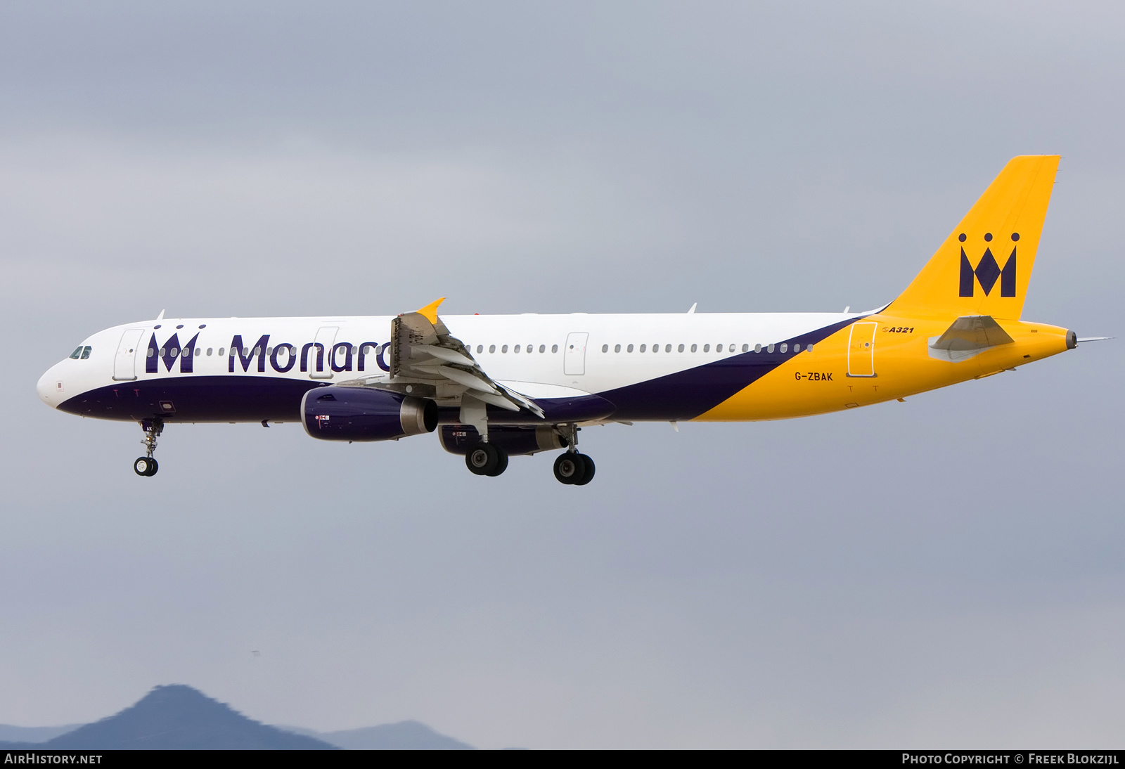 Aircraft Photo of G-ZBAK | Airbus A321-231 | Monarch Airlines | AirHistory.net #343494