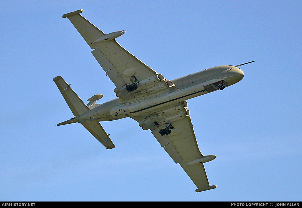 Aircraft Photo of XV244 | Hawker Siddeley HS-801 Nimrod MR.2P | UK - Air Force | AirHistory.net #343689