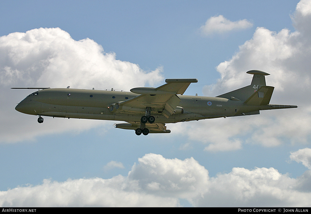 Aircraft Photo of XV244 | Hawker Siddeley HS-801 Nimrod MR.2P | UK - Air Force | AirHistory.net #343693