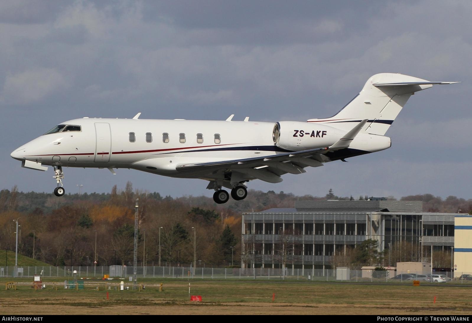 Aircraft Photo of ZS-AKF | Bombardier Challenger 350 (BD-100-1A10) | AirHistory.net #344130