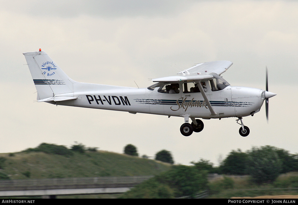 Aircraft Photo of PH-VDM | Cessna 172R Skyhawk | Vliegschool 16 Hoven | AirHistory.net #344463