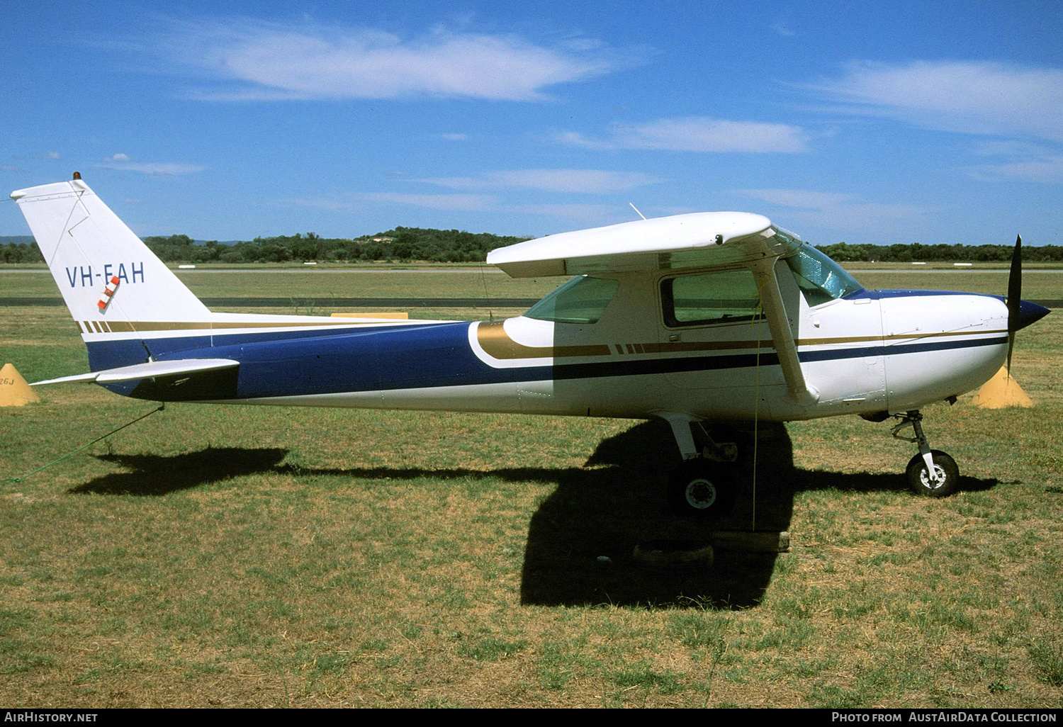 Aircraft Photo of VH-EAH | Cessna 150M | AirHistory.net #344634