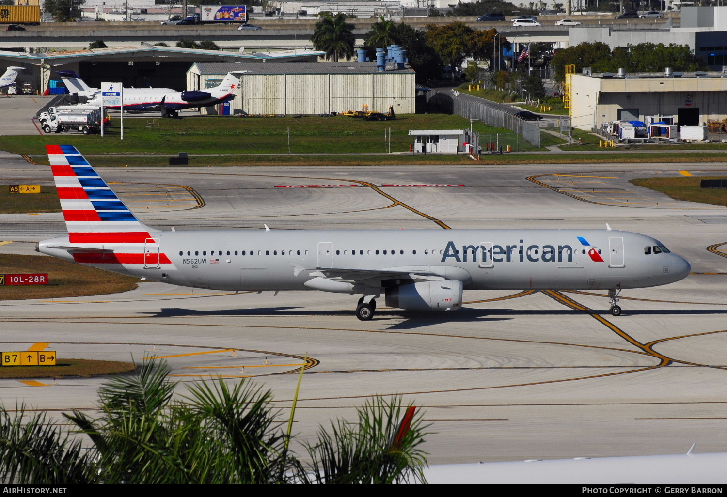 Aircraft Photo of N562UW | Airbus A321-231 | American Airlines | AirHistory.net #344719