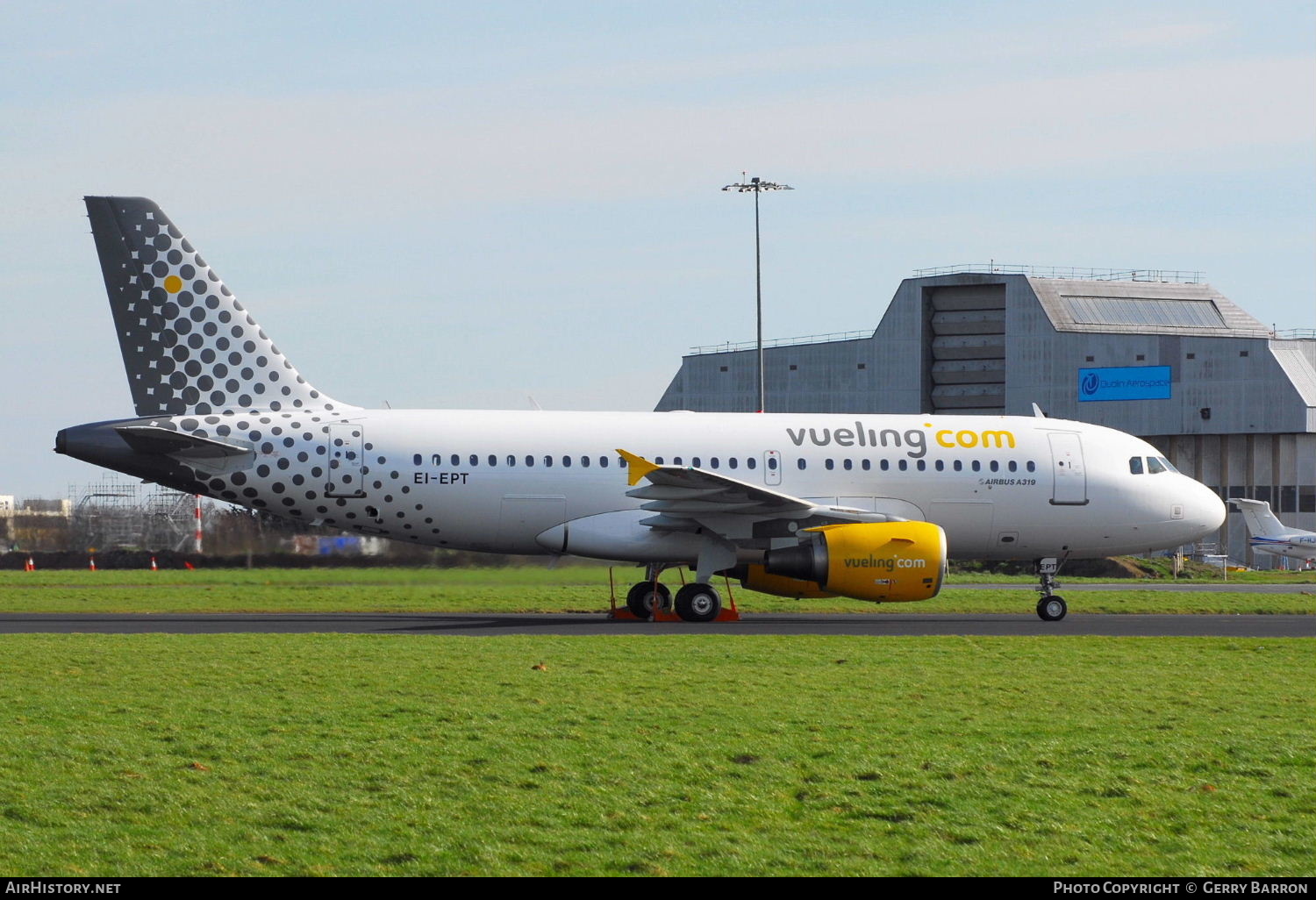 Aircraft Photo of EI-EPT | Airbus A319-111 | Vueling Airlines | AirHistory.net #344742