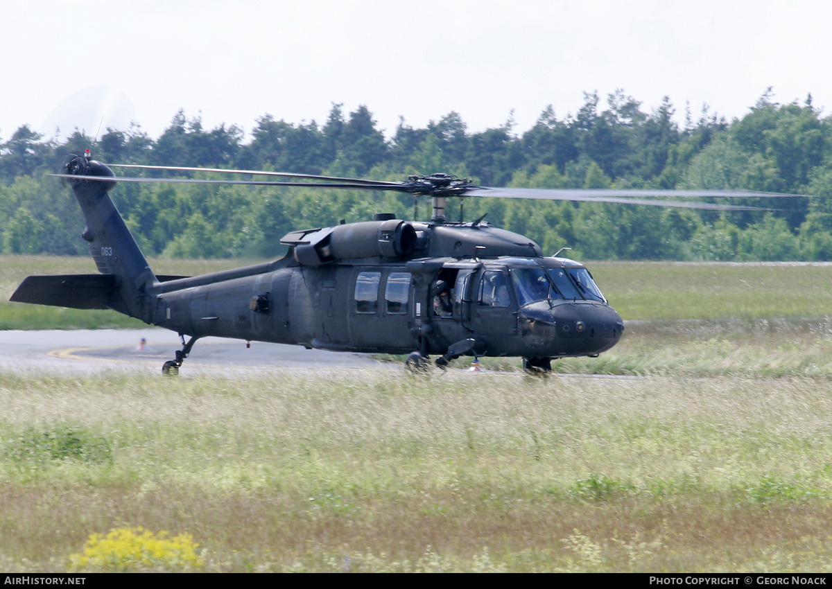 Aircraft Photo of 88-26063 / 063 | Sikorsky UH-60L Black Hawk (S-70A) | USA - Army | AirHistory.net #344913