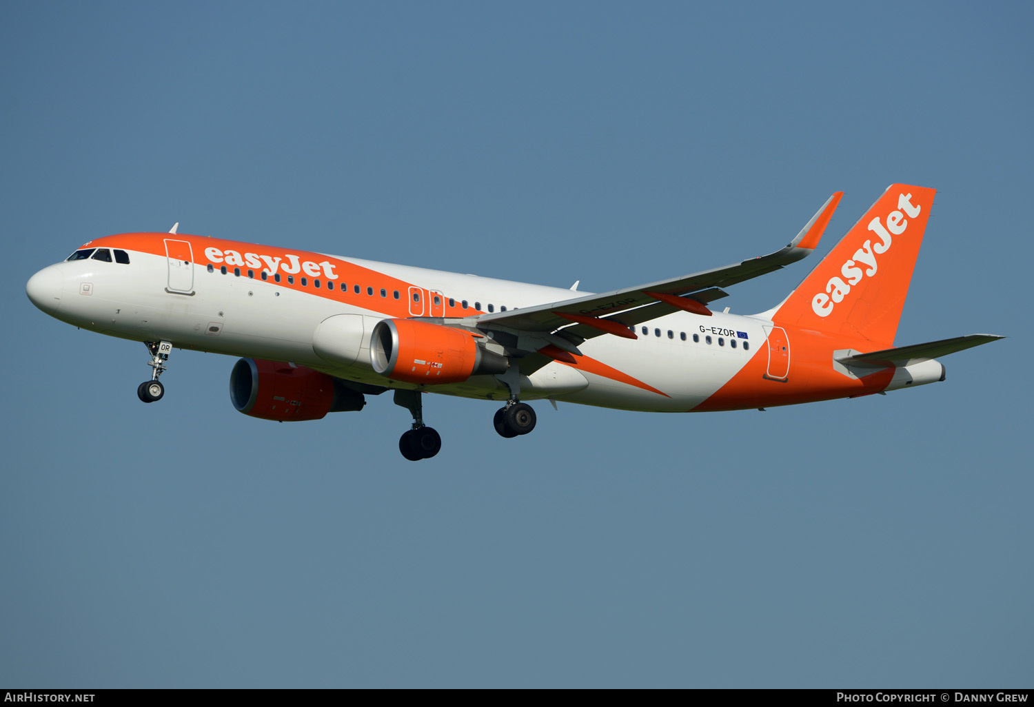 Aircraft Photo of G-EZOR | Airbus A320-214 | EasyJet | AirHistory.net #345001