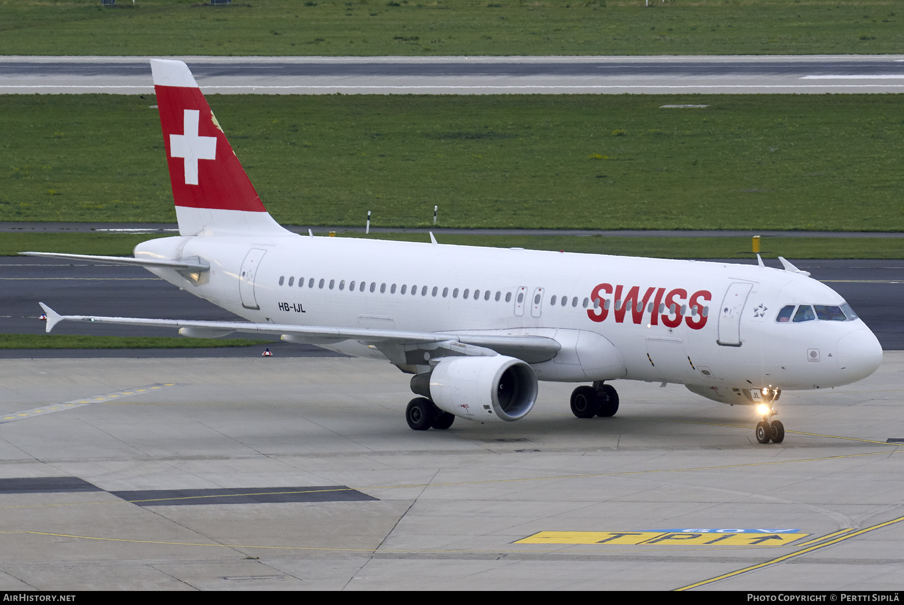 Aircraft Photo of HB-IJL | Airbus A320-214 | Swiss International Air Lines | AirHistory.net #345773