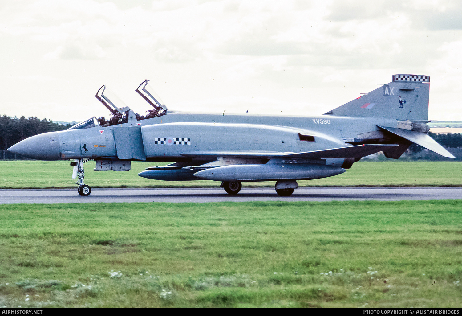 Aircraft Photo of XV590 | McDonnell Douglas F-4K Phantom FG1 | UK - Air Force | AirHistory.net #345914