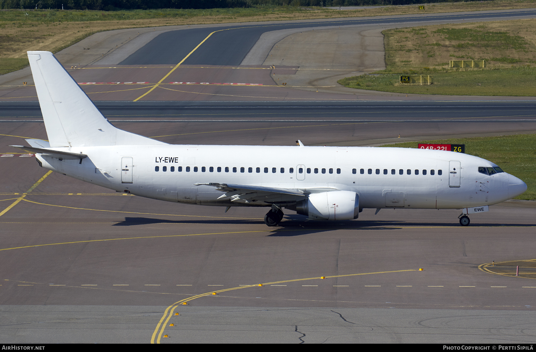 Aircraft Photo of LY-EWE | Boeing 737-33R | AirHistory.net #346685