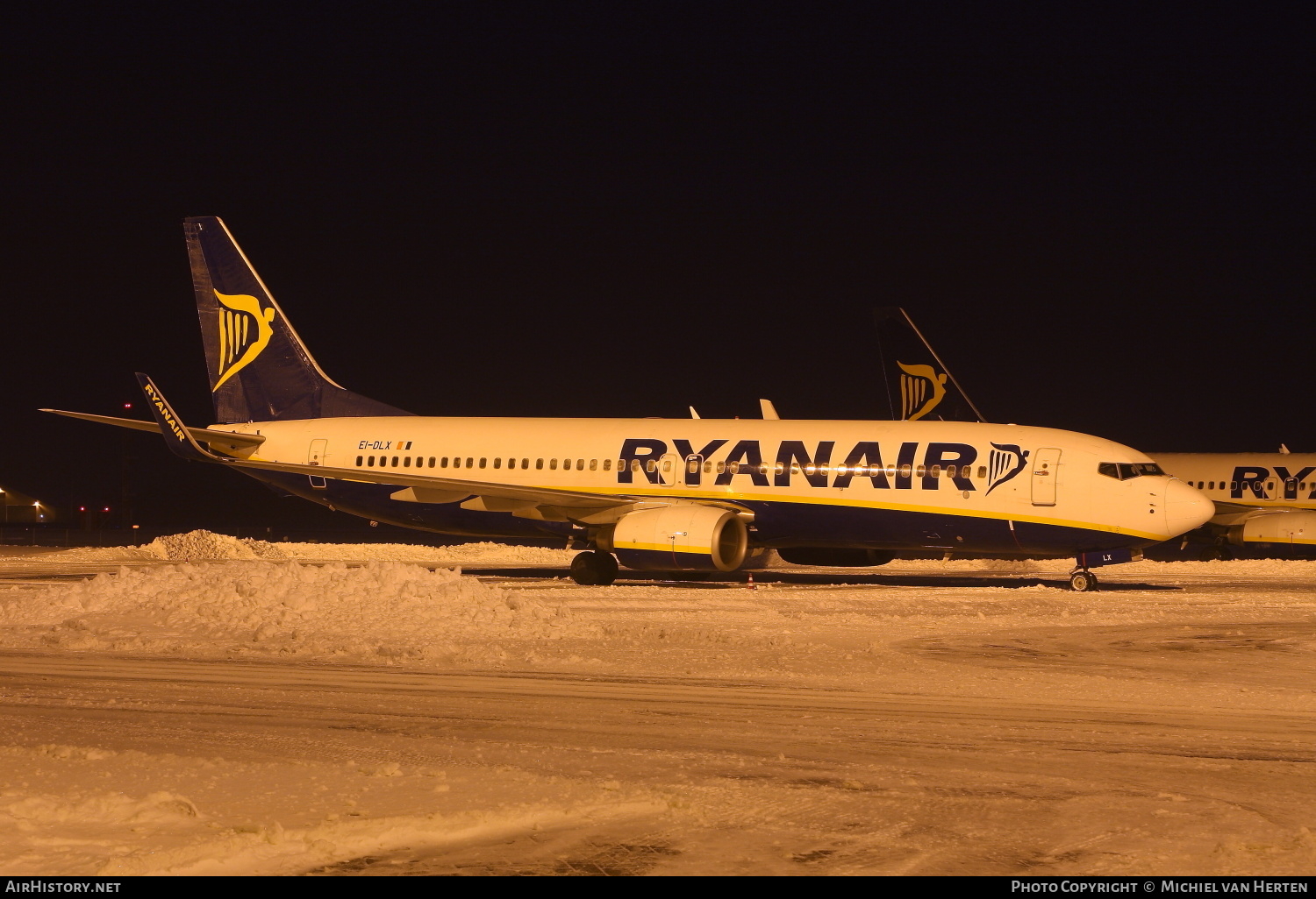Aircraft Photo of EI-DLX | Boeing 737-8AS | Ryanair | AirHistory.net #346769