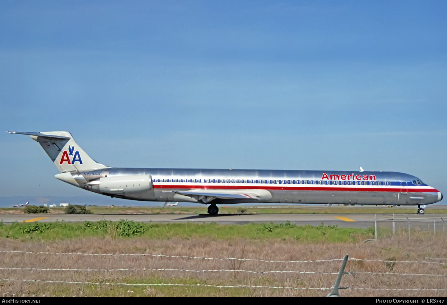 Aircraft Photo of N228AA | McDonnell Douglas MD-82 (DC-9-82) | American Airlines | AirHistory.net #346877