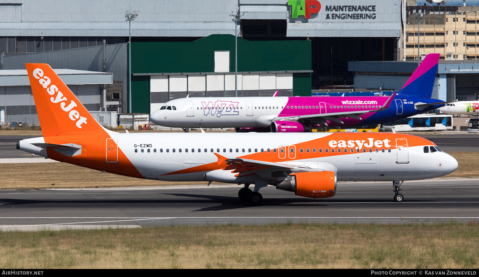 Aircraft Photo of G-EZWD | Airbus A320-214 | EasyJet | AirHistory.net #347260
