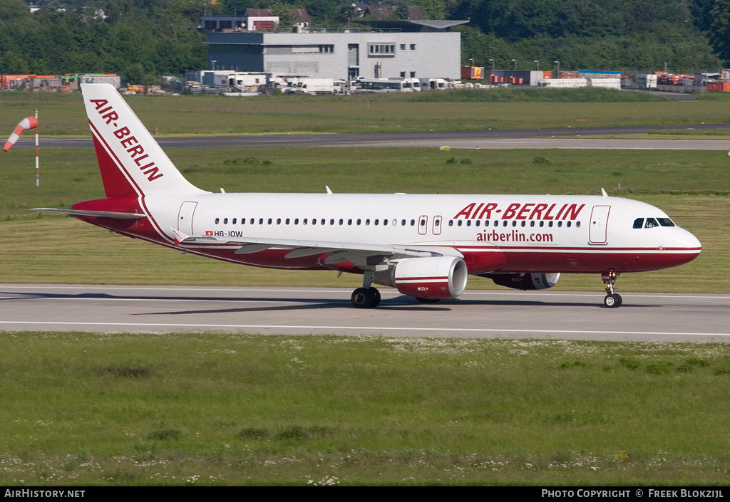 Aircraft Photo of HB-IOW | Airbus A320-214 | Air Berlin | AirHistory.net #347332