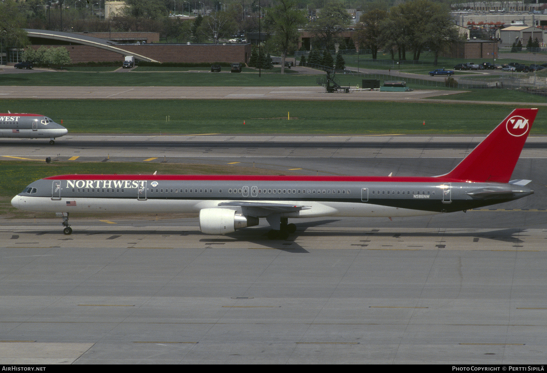 Aircraft Photo of N586NW | Boeing 757-351 | Northwest Airlines | AirHistory.net #347381
