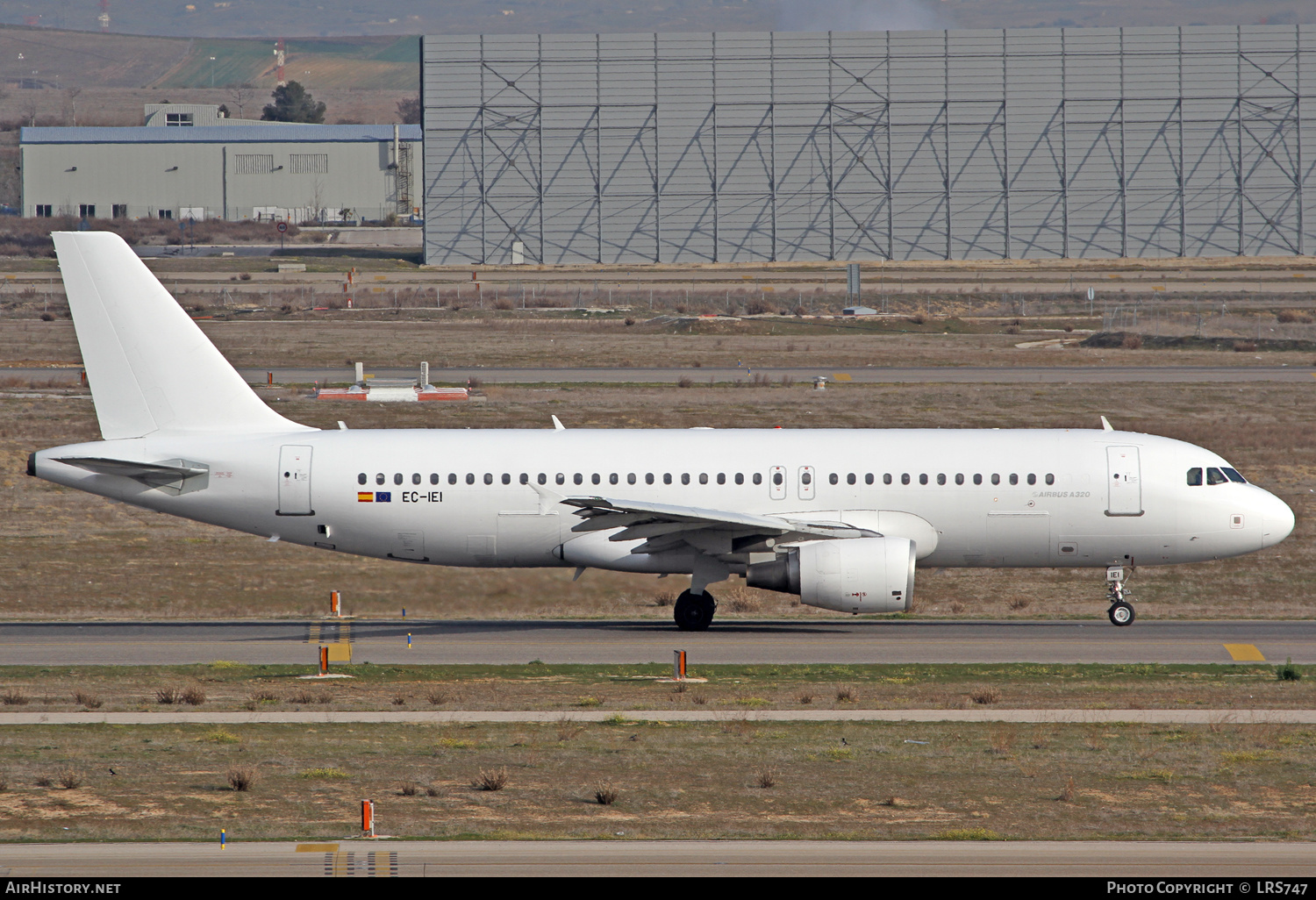 Aircraft Photo of EC-IEI | Airbus A320-214 | AirHistory.net #347433