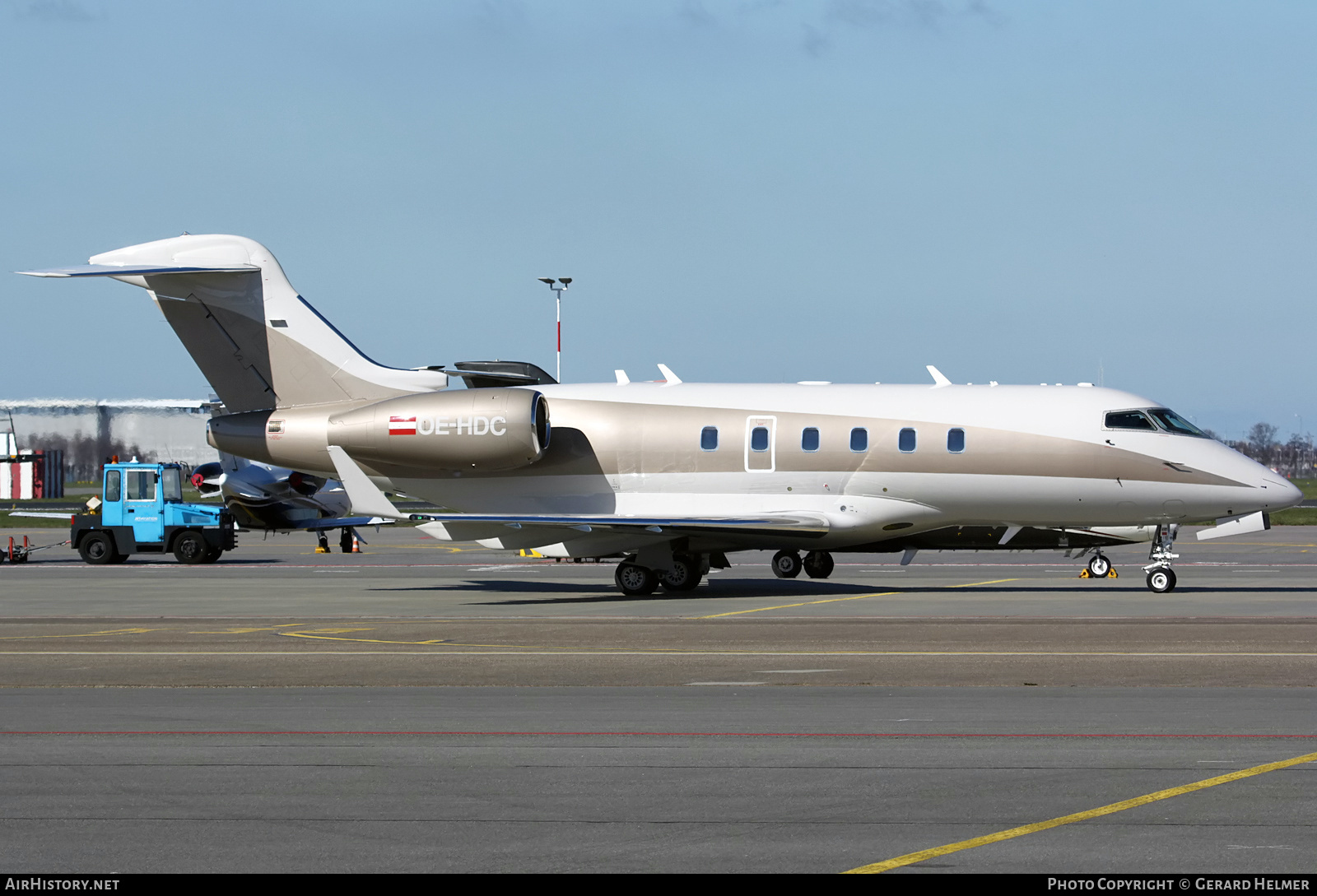 Aircraft Photo of OE-HDC | Bombardier Challenger 300 (BD-100-1A10) | AirHistory.net #347761