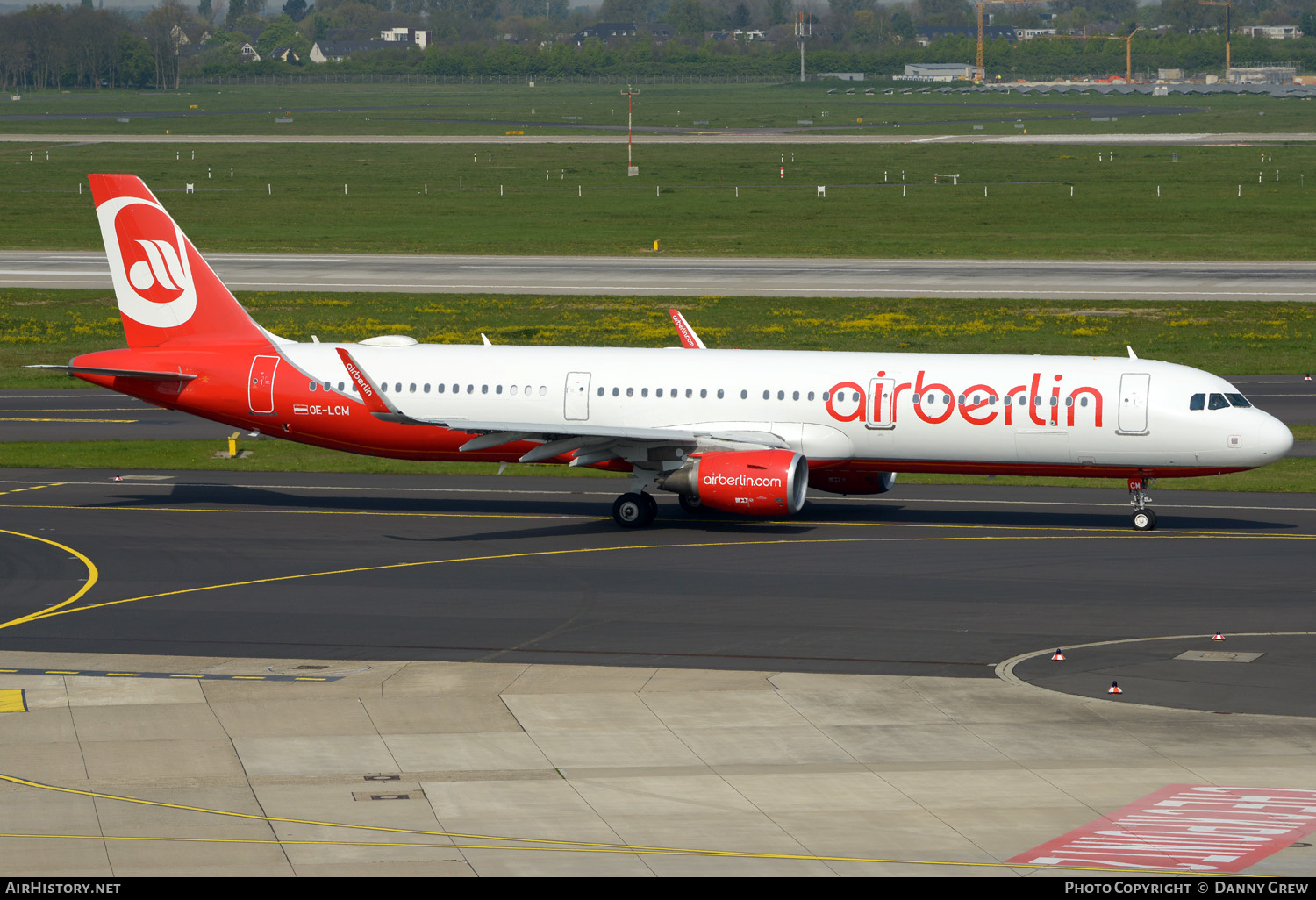 Aircraft Photo of OE-LCM | Airbus A321-211 | Air Berlin | AirHistory.net #348010