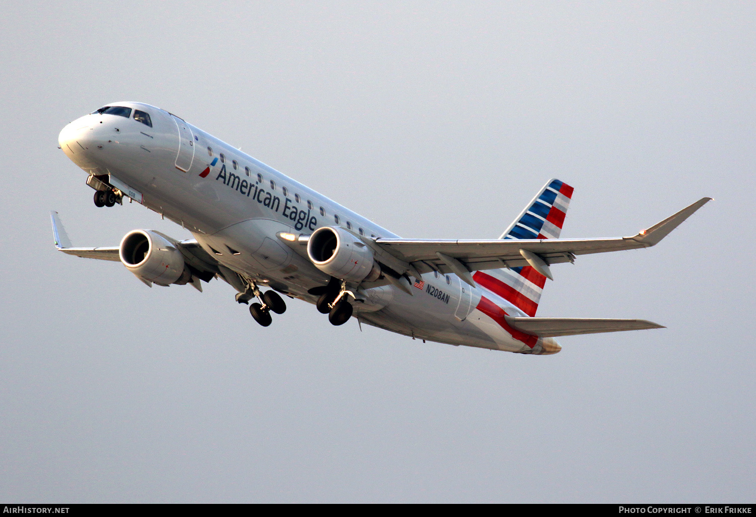 Aircraft Photo of N208AN | Embraer 175LR (ERJ-170-200LR) | American Eagle | AirHistory.net #348107