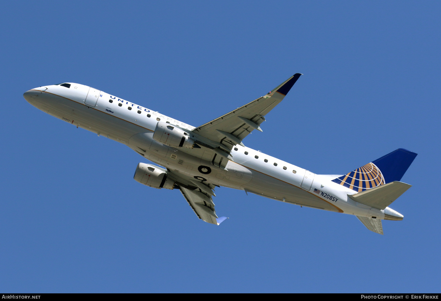 Aircraft Photo of N208SY | Embraer 175LR (ERJ-170-200LR) | United Express | AirHistory.net #348108