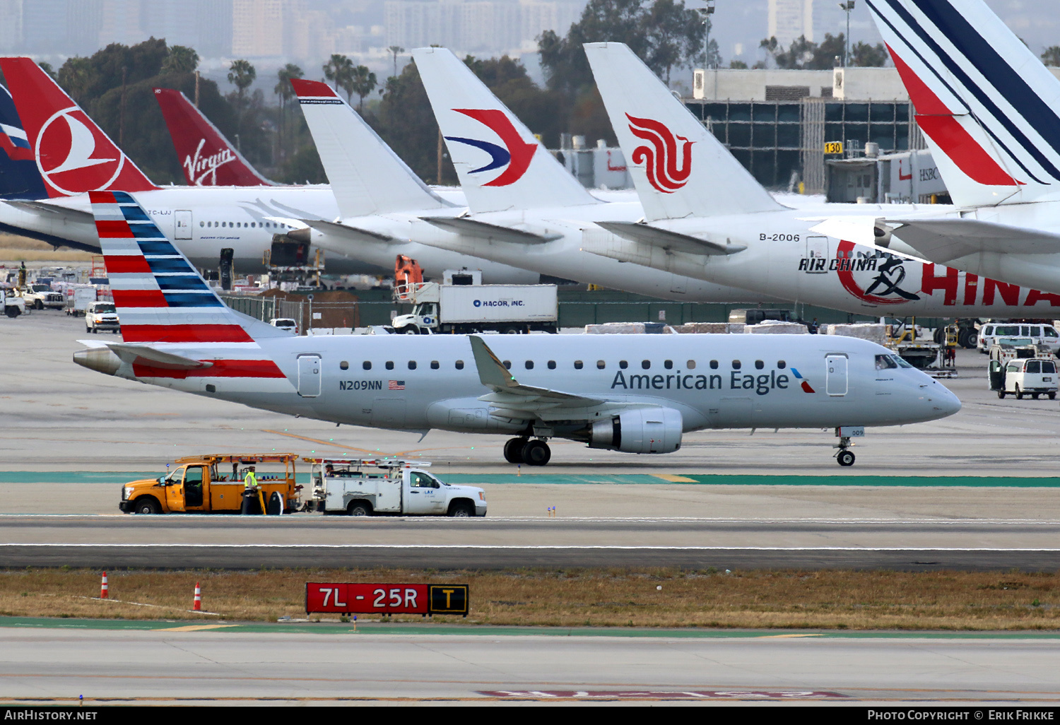 Aircraft Photo of N209NN | Embraer 175LR (ERJ-170-200LR) | American Eagle | AirHistory.net #348109