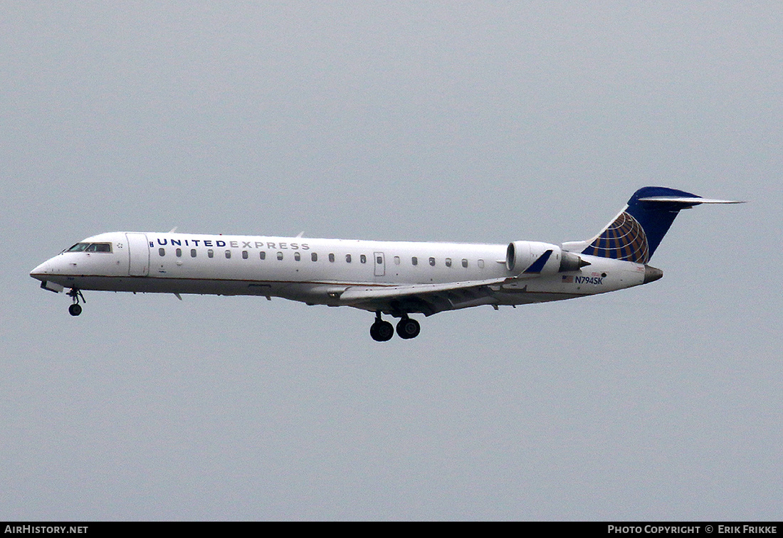 Aircraft Photo of N794SK | Bombardier CRJ-701ER (CL-600-2C10) | United Express | AirHistory.net #348822