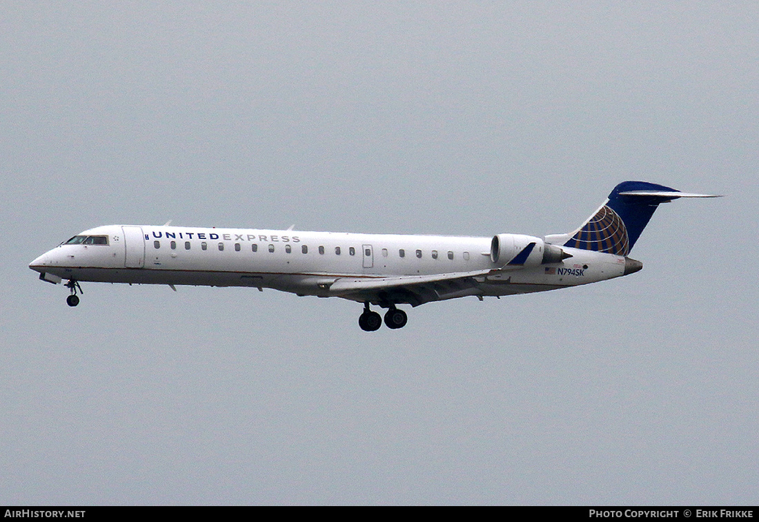 Aircraft Photo of N794SK | Bombardier CRJ-701ER (CL-600-2C10) | United Express | AirHistory.net #348822