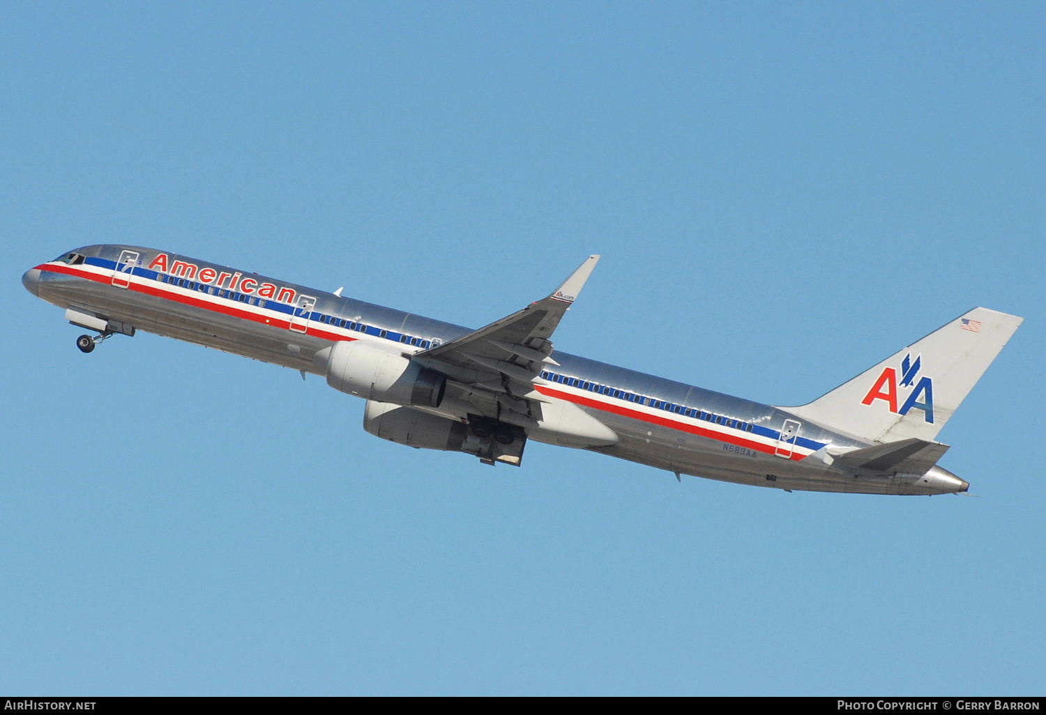 Aircraft Photo of N689AA | Boeing 757-223 | American Airlines | AirHistory.net #348896