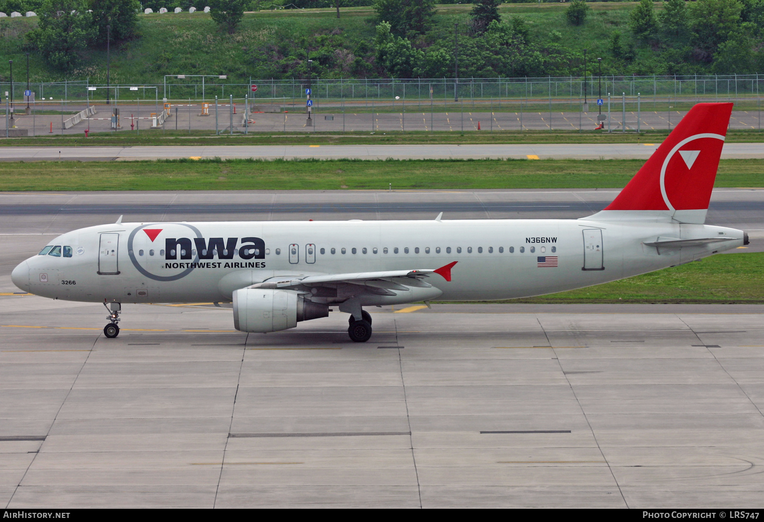 Aircraft Photo of N366NW | Airbus A320-212 | Northwest Airlines | AirHistory.net #348912