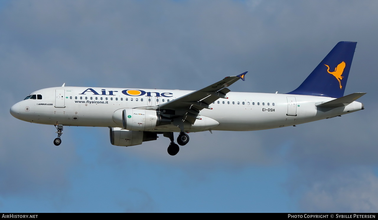 Aircraft Photo of EI-DSH | Airbus A320-216 | Air One | AirHistory.net #349374