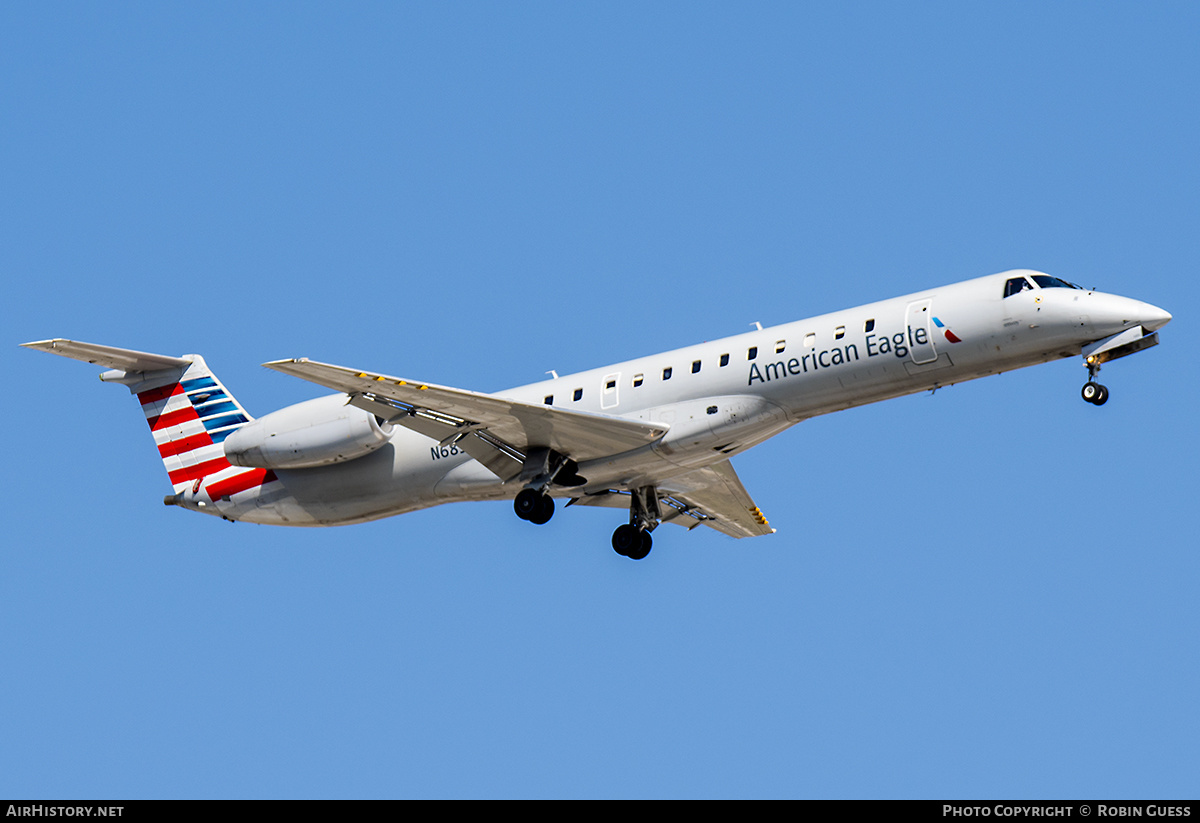 Aircraft Photo of N685AE | Embraer ERJ-145LR (EMB-145LR) | American Eagle | AirHistory.net #349706
