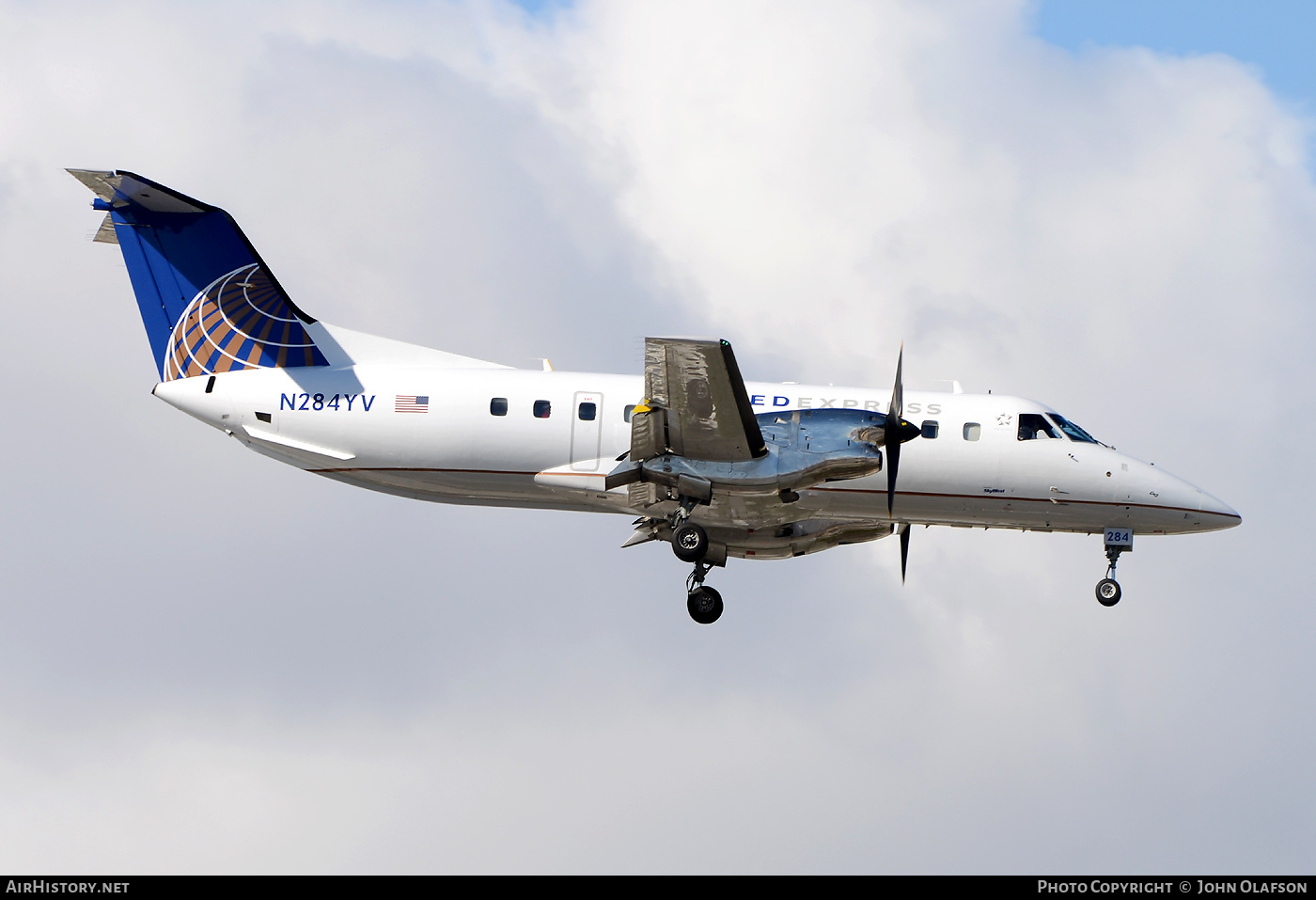 Aircraft Photo of N284YV | Embraer EMB-120(ERF) Brasilia | United Express | AirHistory.net #350081