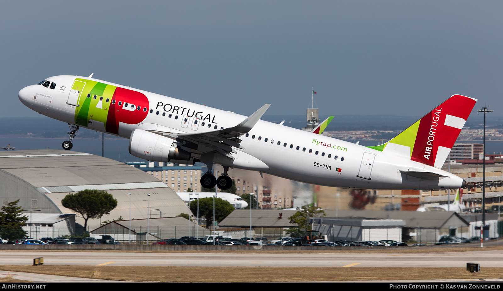 Aircraft Photo of CS-TNR | Airbus A320-214 | TAP Air Portugal | AirHistory.net #350100