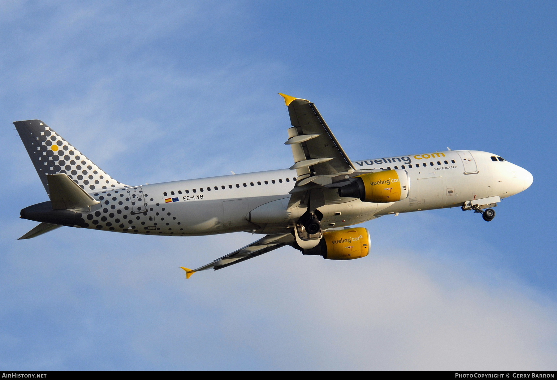 Aircraft Photo of EC-LVB | Airbus A320-214 | Vueling Airlines | AirHistory.net #350485